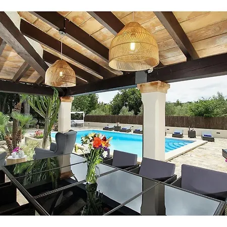 Spektakulaere Neu Renovierte In By Interhome Польєнса