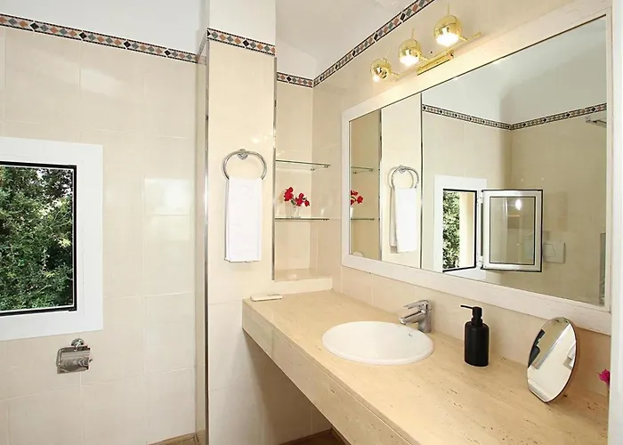 Spektakulaere Neu Renovierte In By Interhome 度假居